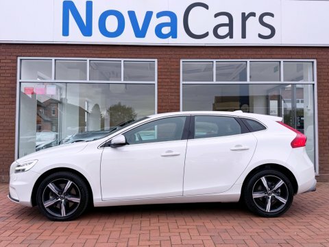 Volvo V40 1.5 T2 R-design DN67ZPR White #2