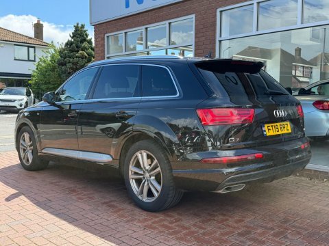Audi Q7 3.0 Tdi V6 FT19RPZ Black #2