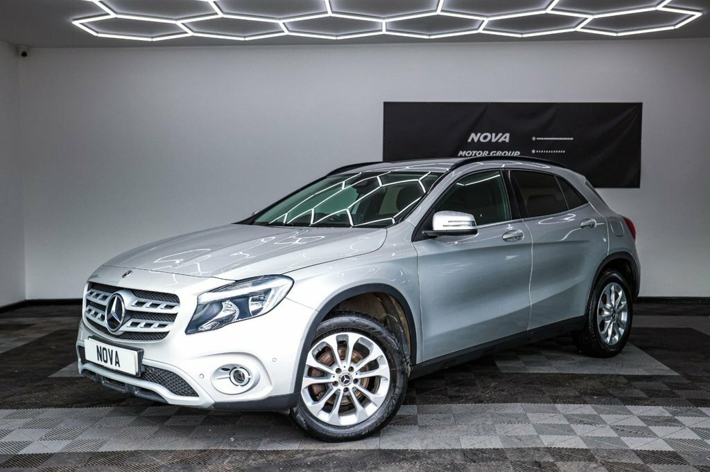 Mercedes-Benz GLA Class 2.1L Se YJ18VYT Silver #2