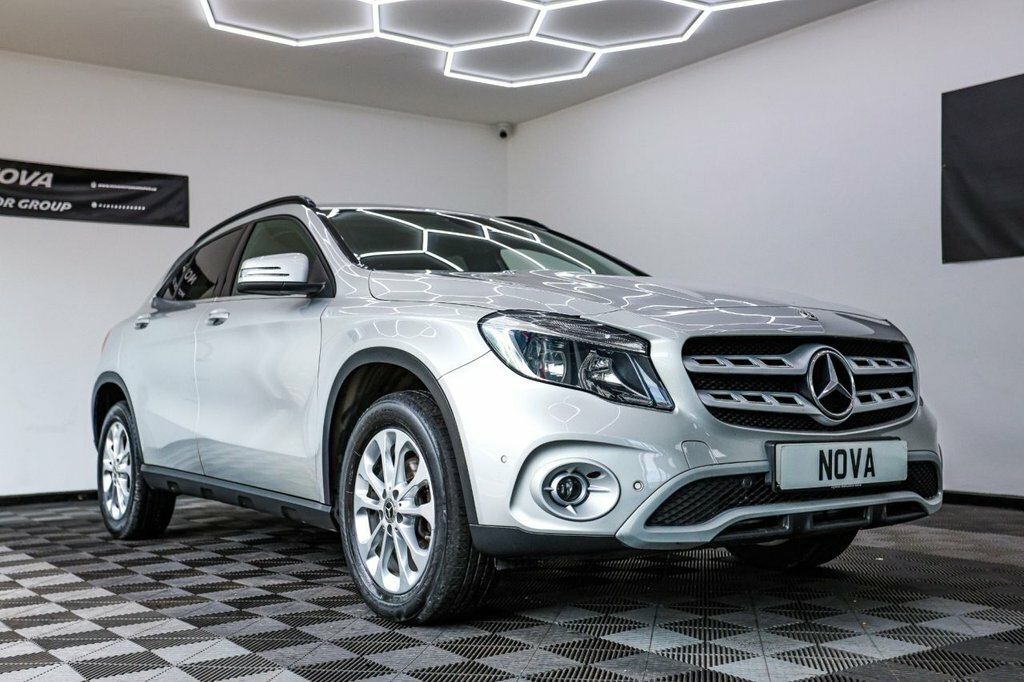 Mercedes-Benz GLA Class 2.1L Se YJ18VYT Silver #3