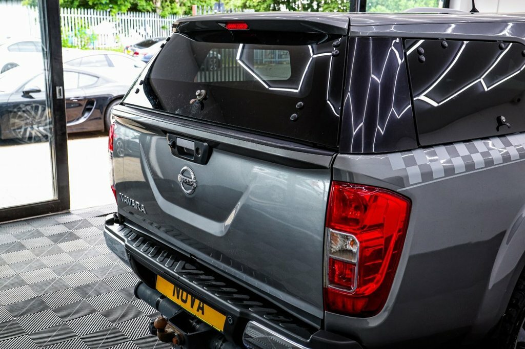 Nissan Navara Navara 2.3 Dci Tekna 4X4 Shr Dcb 190 Bhp Silver #10