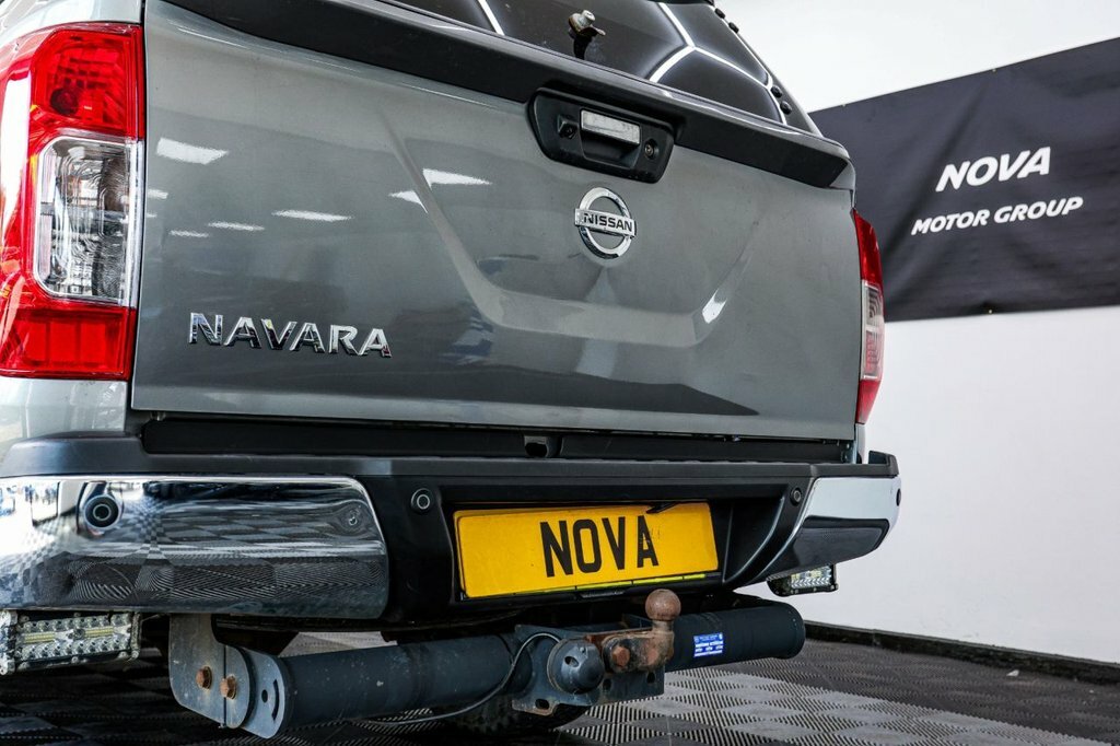 Nissan Navara Navara 2.3 Dci Tekna 4X4 Shr Dcb 190 Bhp Silver #11