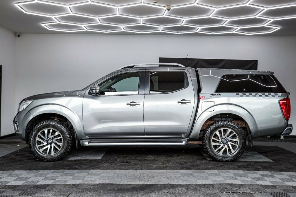 Nissan Navara Navara 2.3 Dci Tekna 4X4 Shr Dcb 190 Bhp Silver #3
