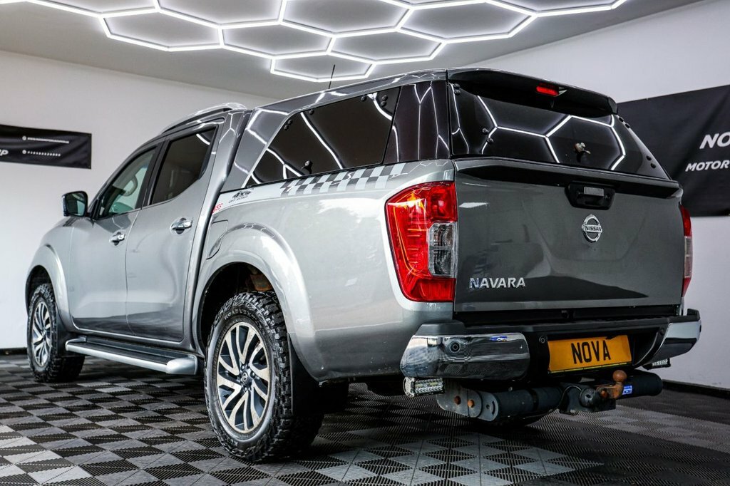 Nissan Navara Navara 2.3 Dci Tekna 4X4 Shr Dcb 190 Bhp Silver #9