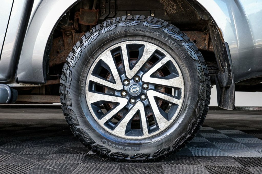 Nissan Navara Navara 2.3 Dci Tekna 4X4 Shr Dcb 190 Bhp Silver #13