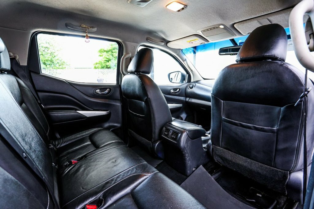 Nissan Navara Navara 2.3 Dci Tekna 4X4 Shr Dcb 190 Bhp Silver #24