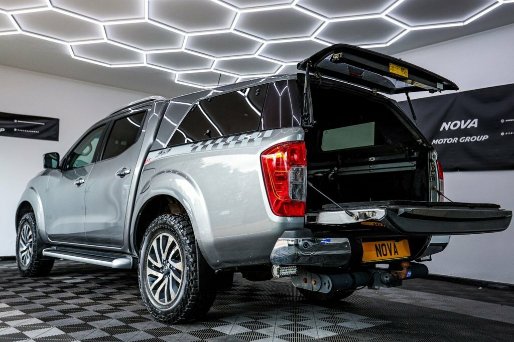 Nissan Navara Navara 2.3 Dci Tekna 4X4 Shr Dcb 190 Bhp Silver #45