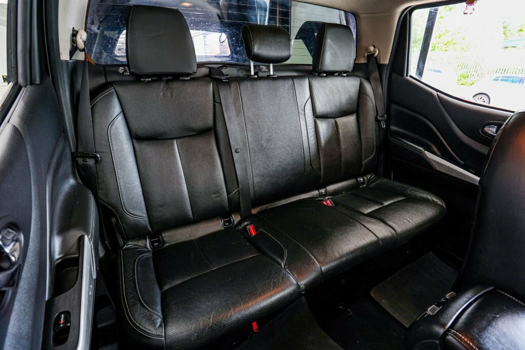 Nissan Navara Navara 2.3 Dci Tekna 4X4 Shr Dcb 190 Bhp Silver #23