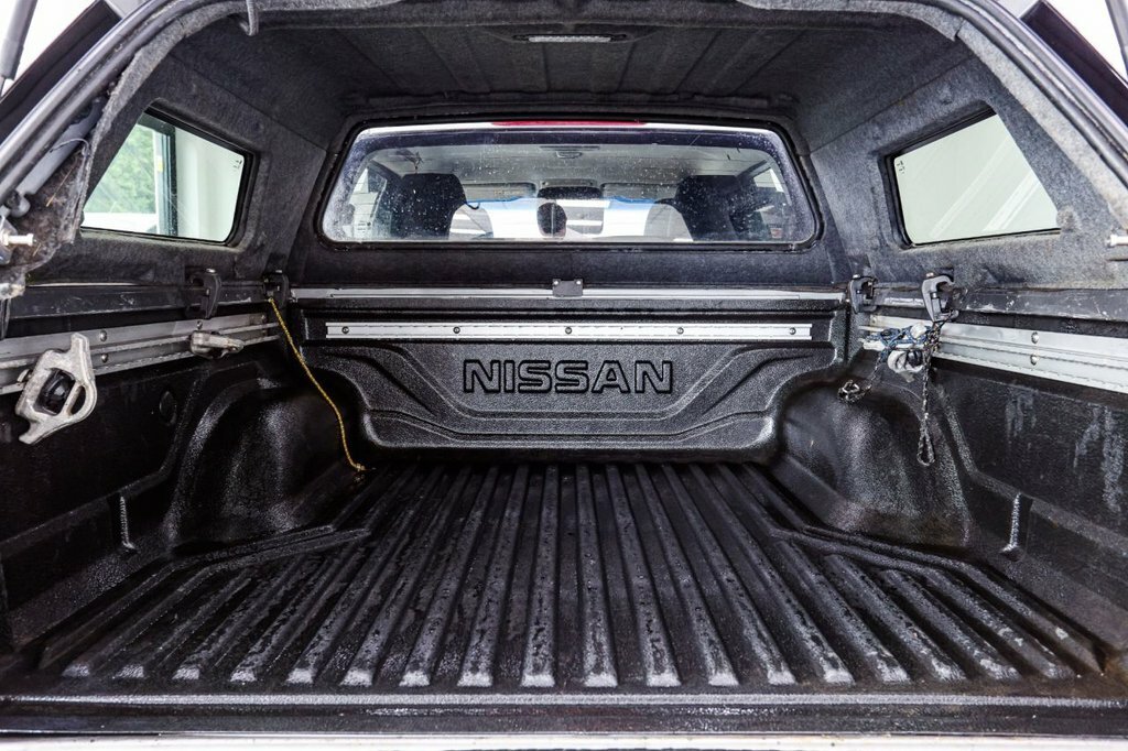 Nissan Navara Navara 2.3 Dci Tekna 4X4 Shr Dcb 190 Bhp Silver #43