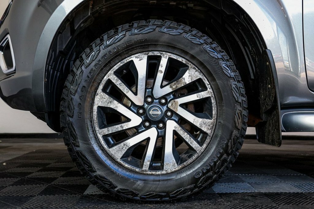 Nissan Navara Navara 2.3 Dci Tekna 4X4 Shr Dcb 190 Bhp Silver #14