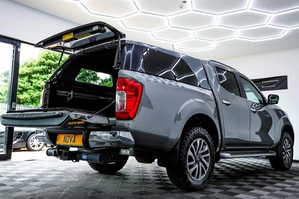 Nissan Navara Navara 2.3 Dci Tekna 4X4 Shr Dcb 190 Bhp Silver #47