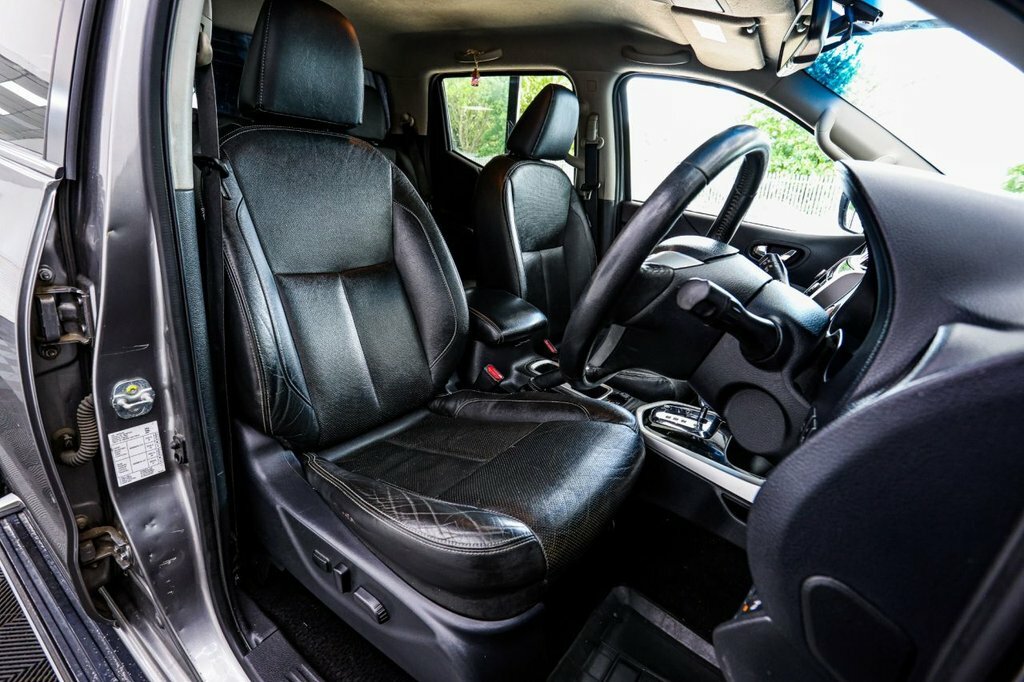 Nissan Navara Navara 2.3 Dci Tekna 4X4 Shr Dcb 190 Bhp Silver #22