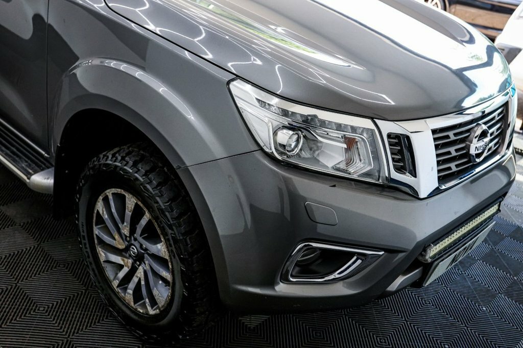 Nissan Navara Navara 2.3 Dci Tekna 4X4 Shr Dcb 190 Bhp Silver #17