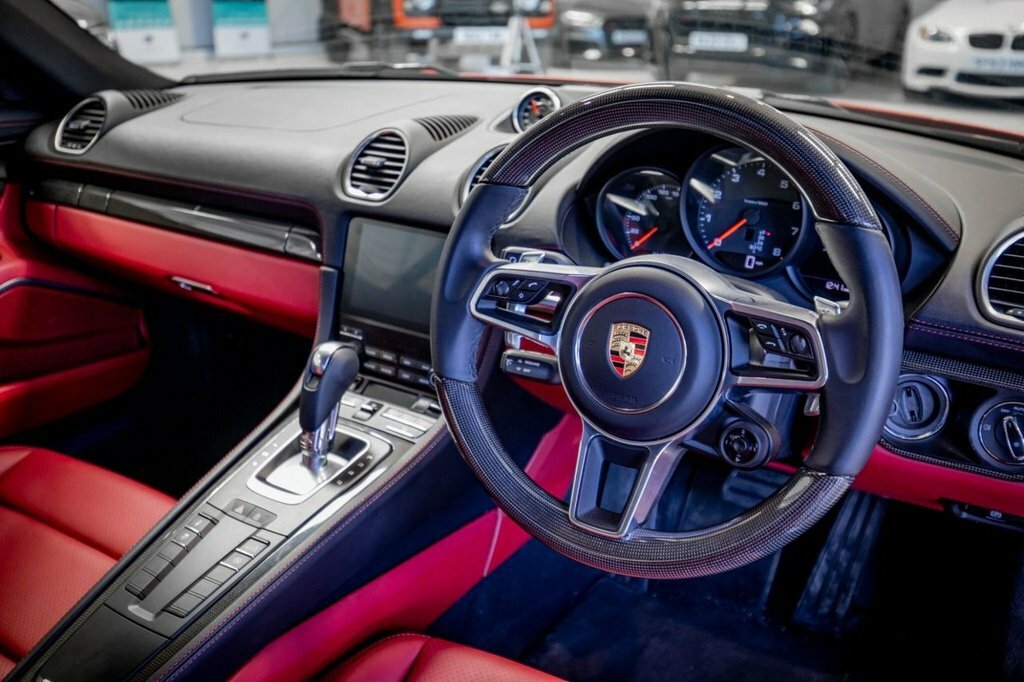 Porsche 718 Cayman 2L Style Edition Red