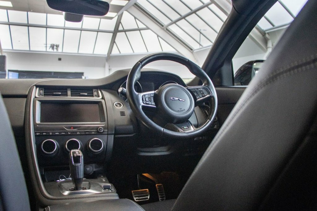 Jaguar E-Pace 2L R-dynamic Red