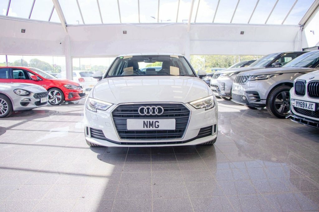 Audi A3 1L Sport WU17YJM White #5