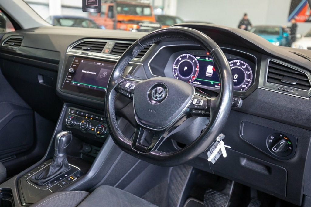 Volkswagen Tiguan 2L Sel DG68YGU Grey #2