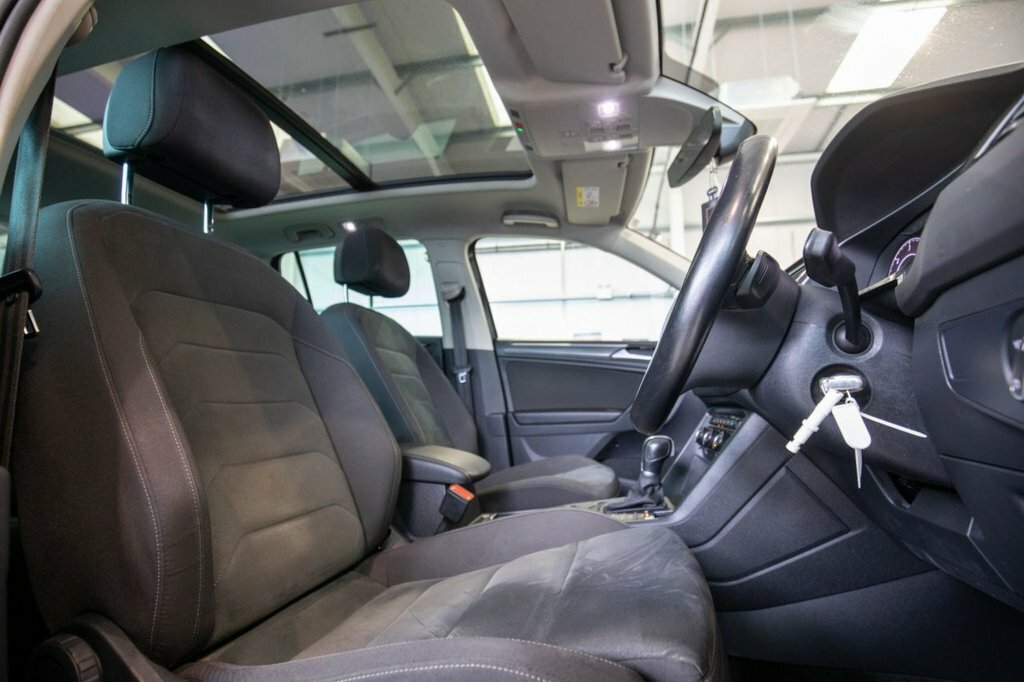 Volkswagen Tiguan 2L Sel DG68YGU Grey #3
