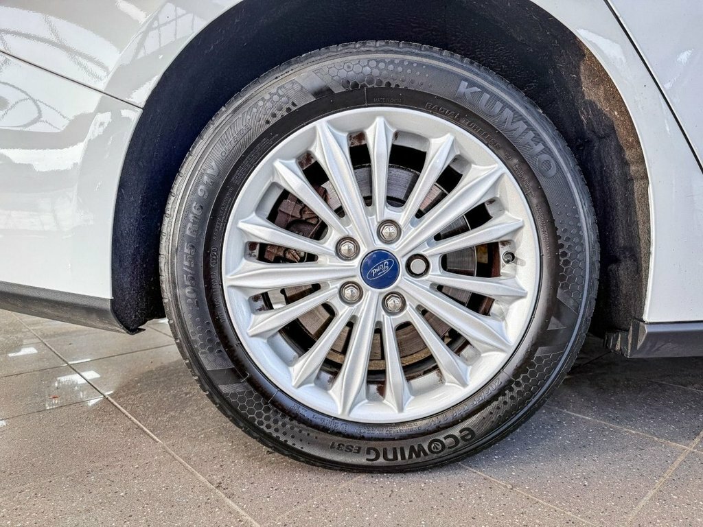 Ford Focus 1L Titanium WR19ZDE White #4