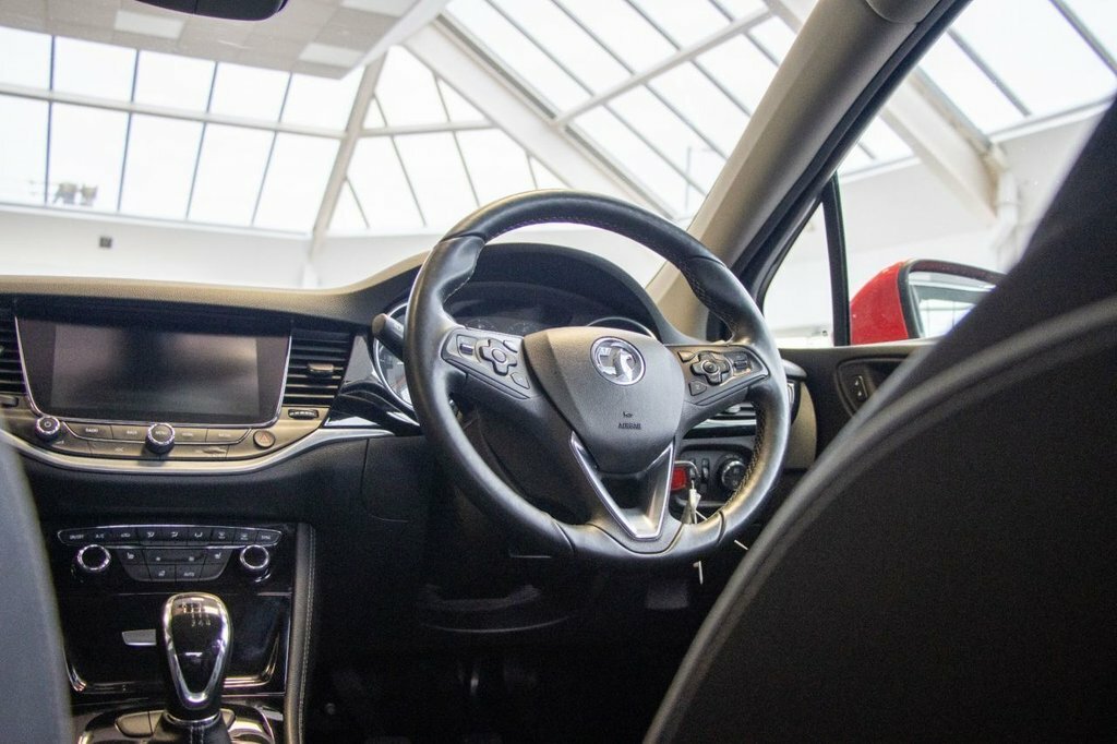 Vauxhall Astra 1.6L Elite Nav Red