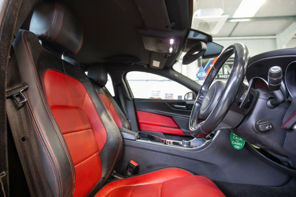 Jaguar XE 2L R-sport MY17WDD Red #3