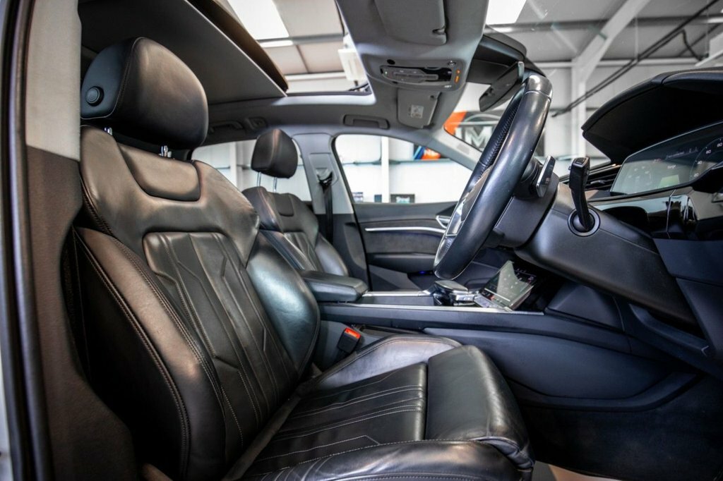 Audi E-tron Suv RV70WYM White #4