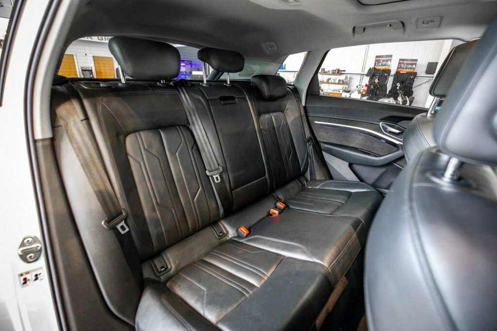 Audi E-tron Suv RV70WYM White #3