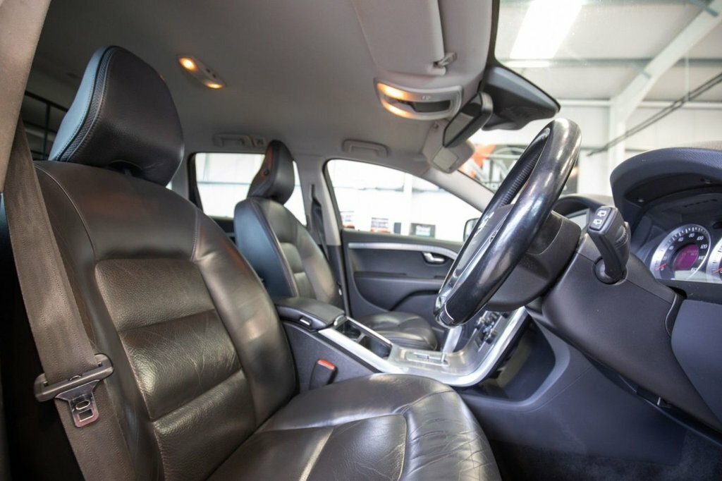Volvo XC70 2.4L Se Black #2