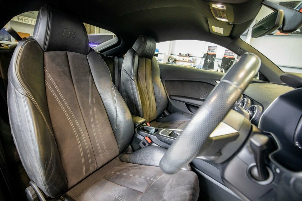 Audi TT 1.8L Black Edition MM17KWJ White #2