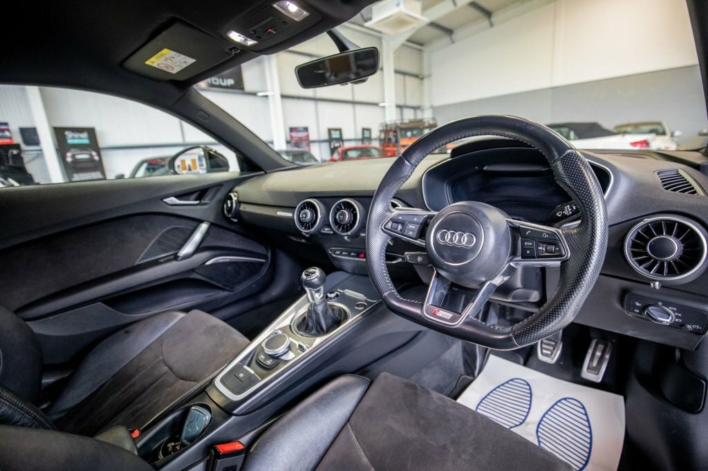 Audi TT 1.8L Black Edition White