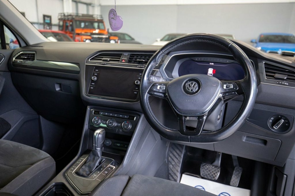 Volkswagen Tiguan 2L Sel DA67OAG White #2