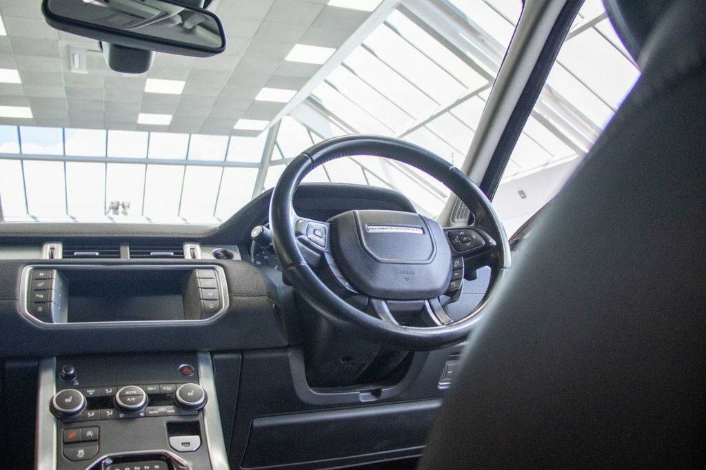 Land Rover Range Rover Evoque 2L Se Tech NA66WOH White #2