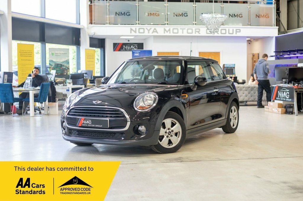 Mini Hatch 1.5L Cooper Black