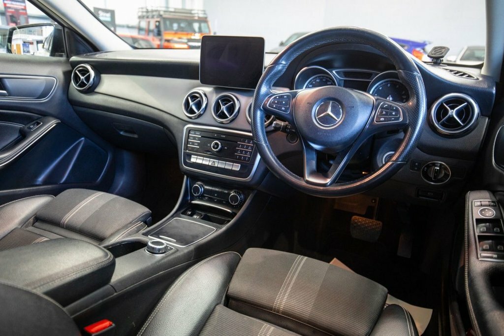 Mercedes-Benz GLA Class 1.6L Urban Edition KW68CXA White #2