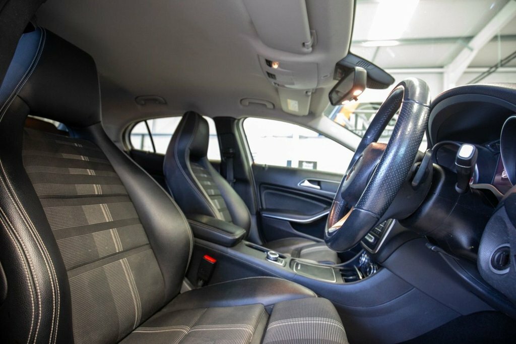 Mercedes-Benz GLA Class 1.6L Urban Edition KW68CXA White #3