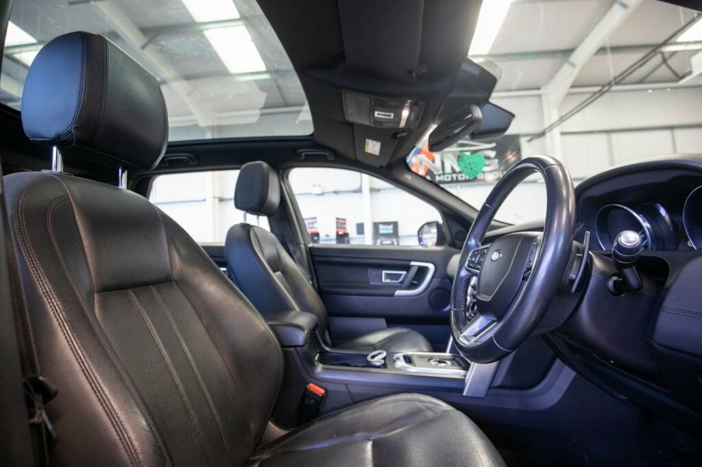 Land Rover Discovery Sport 2L Hse Black AO66HVG Red #3