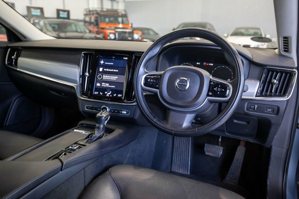 Volvo S90 2L Momentum Blue