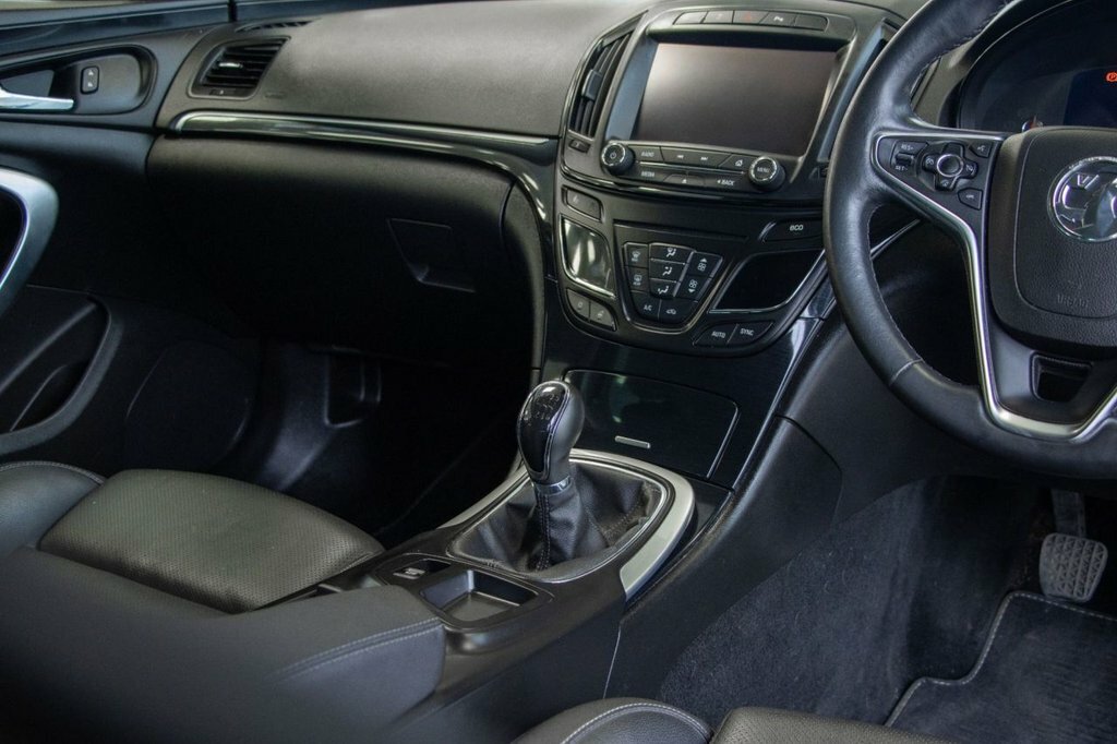 Vauxhall Insignia 2L Elite Nav Black #3