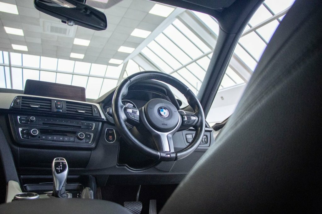 BMW 3 Series 2L M Sport YG15VUD White #2