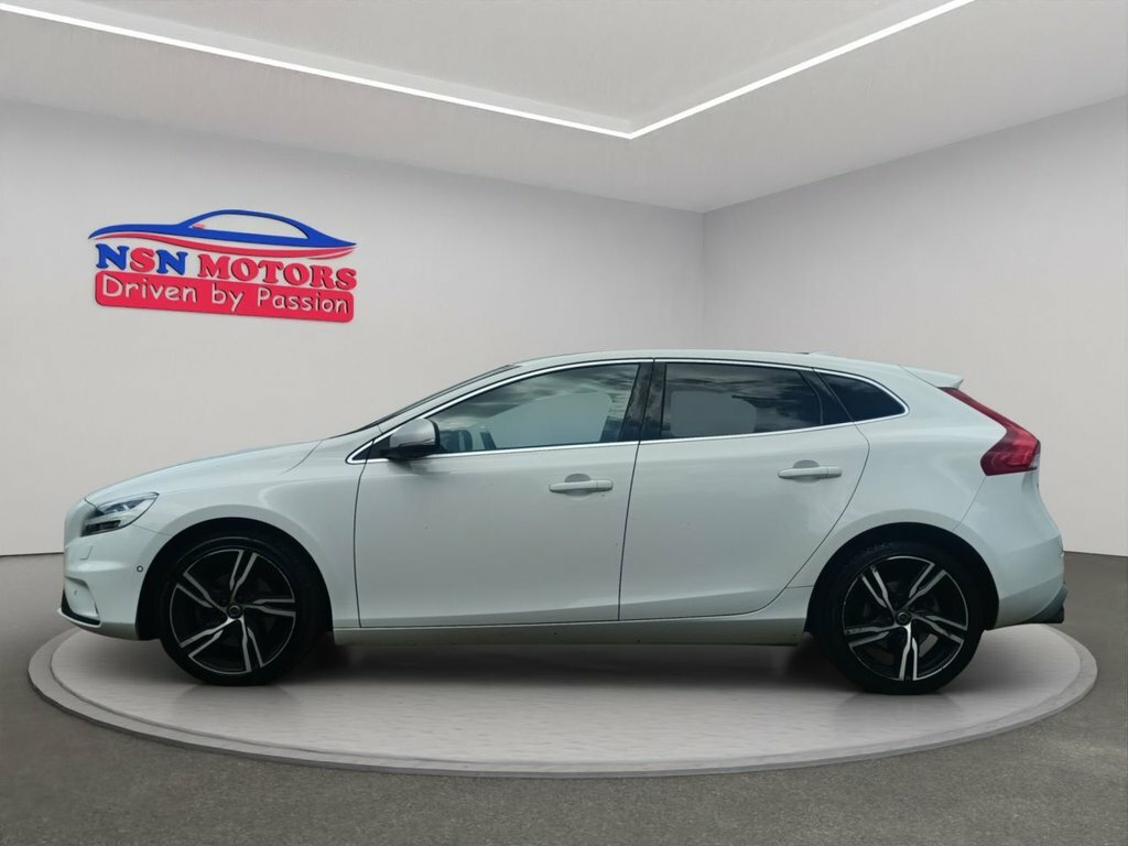 Volvo V40 2.0 T2 R-design Pro Hatchback Eu LD17AFF White #3