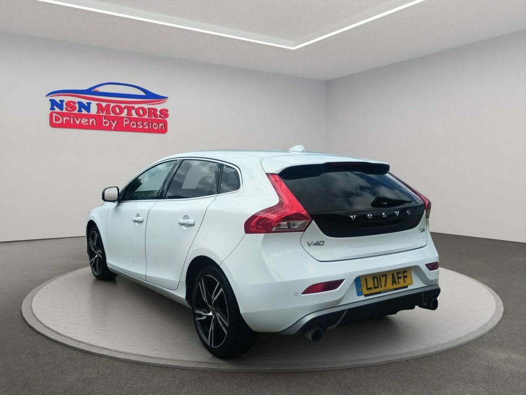 Volvo V40 2.0 T2 R-design Pro Hatchback Eu LD17AFF White #2