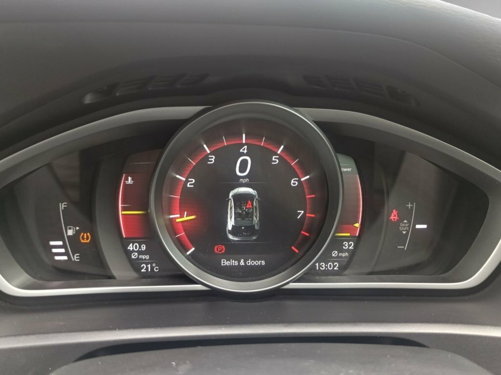 Volvo V40 2.0 T2 R-design Pro Hatchback Eu LD17AFF White #5