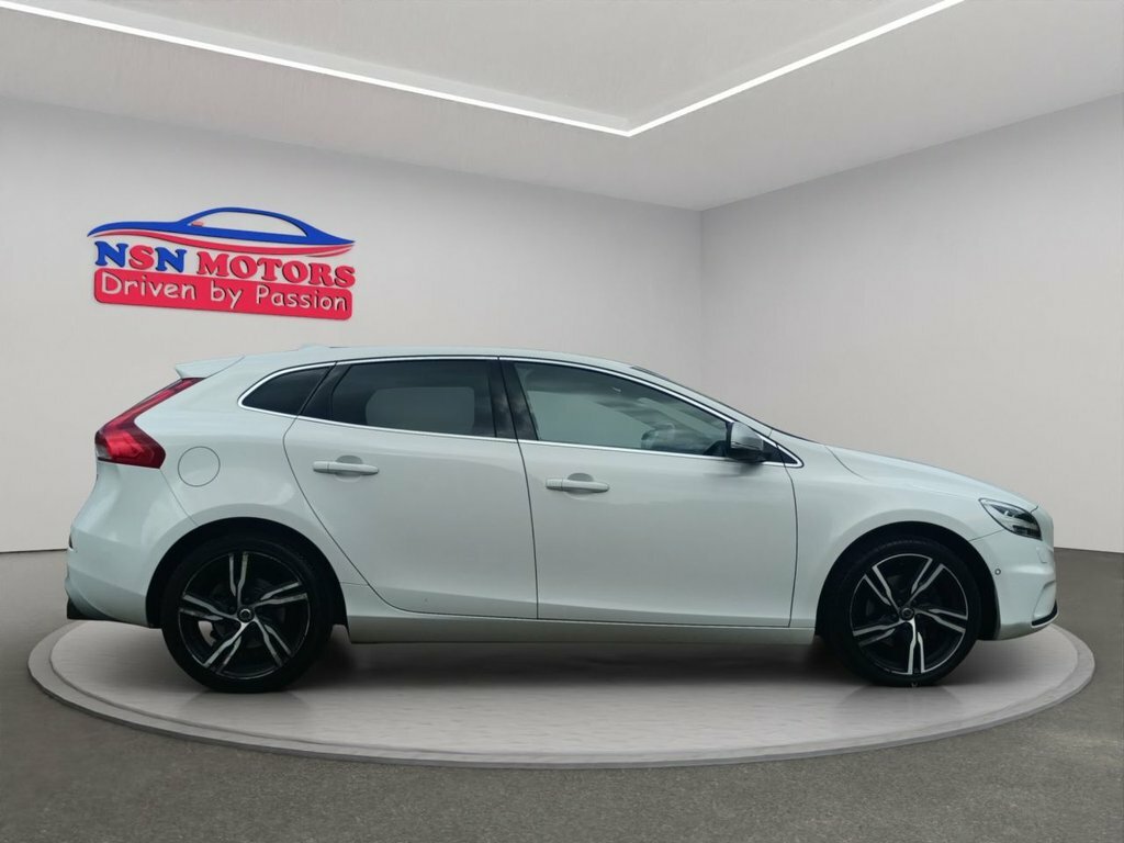 Volvo V40 2.0 T2 R-design Pro Hatchback Eu LD17AFF White #6