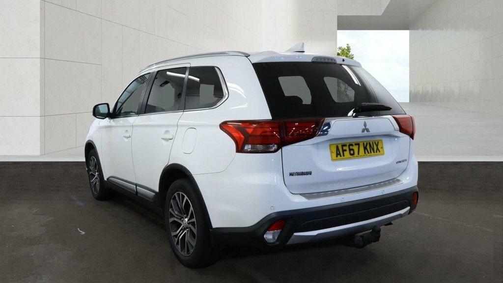 Mitsubishi Outlander 2.2 Di-d 3 Suv 4Wd Euro 6 147 Ps White #3