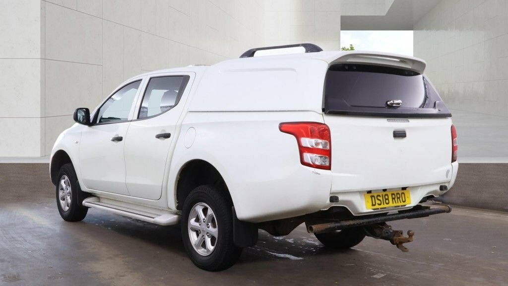 Mitsubishi L200 2.4 Di-d Dc 4Life Pickup Double Cab Man DS18RRO White #2