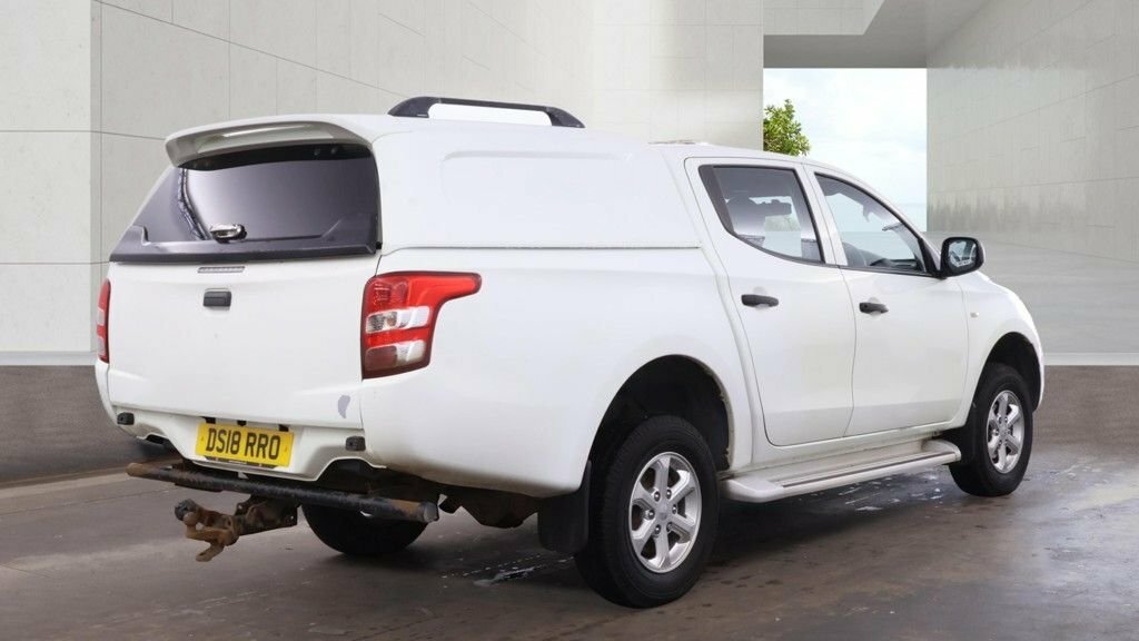 Mitsubishi L200 2.4 Di-d Dc 4Life Pickup Double Cab Man DS18RRO White #5