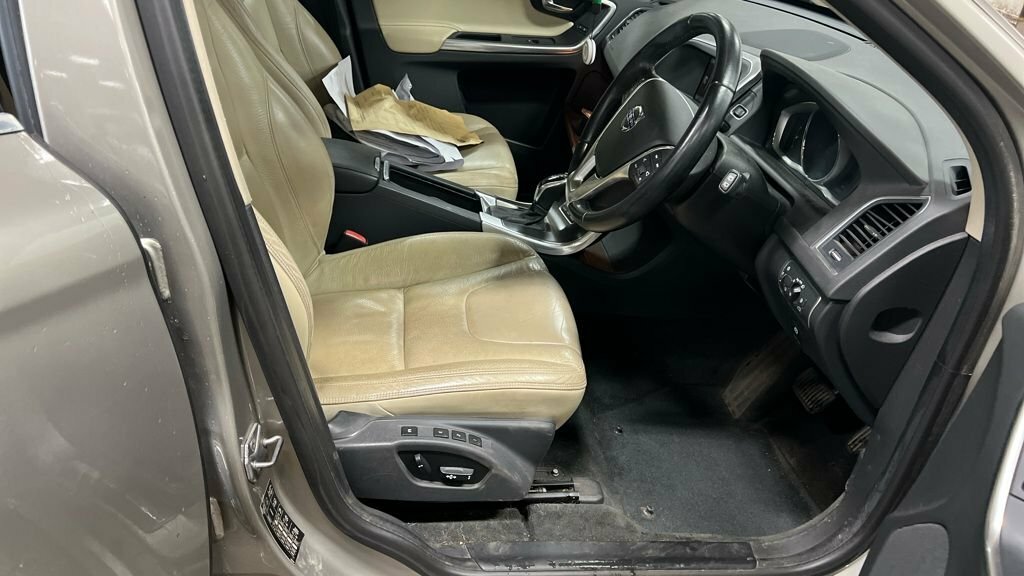 Volvo XC60 2.4 D5 Se Lux Nav Suv Geartronic Awd Eu GX63OKP Gold #3