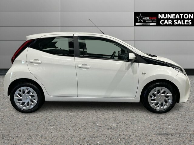 Toyota Aygo 1.0 Vvt-i X-play Hatchback X-shift Euro White #2