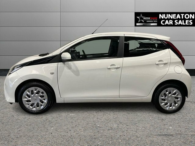 Toyota Aygo 1.0 Vvt-i X-play Hatchback X-shift Euro White #6