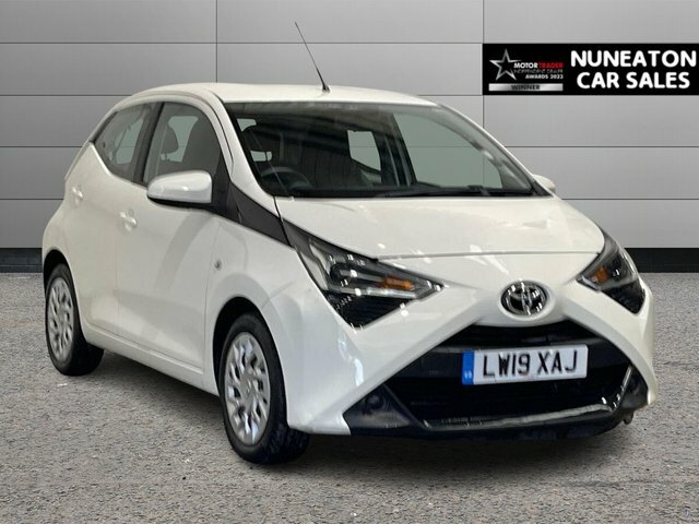 Toyota Aygo 1.0 Vvt-i X-play Hatchback X-shift Euro White